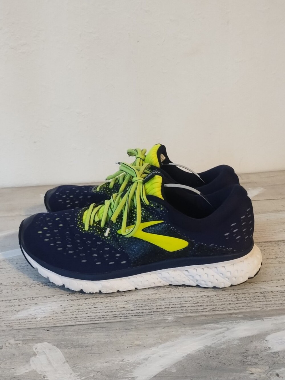 Brooks glycerin 16( U.S.A Men's size 9)Running Shoes Blue lime green(1102891D426